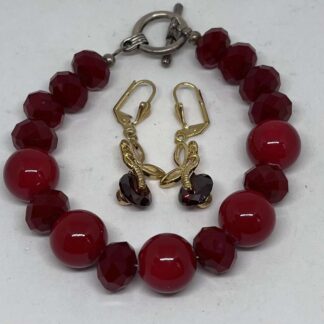 Pulsera y aretes rojo